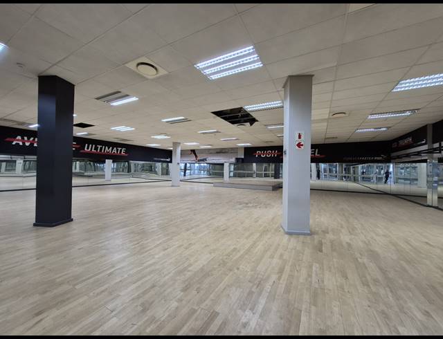 2,355M² RETAIL TO LET IN CRAIGHALL